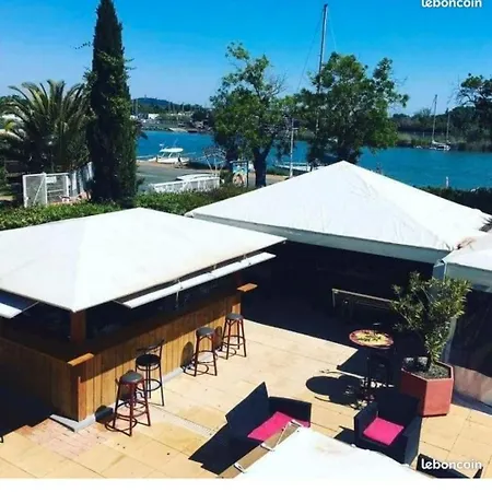 Campsite Mobil 6 Place A 900 Metres De La