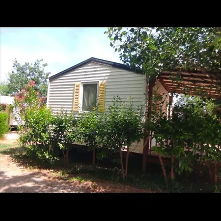 Mobil 6 Place A 900 Metres De La *