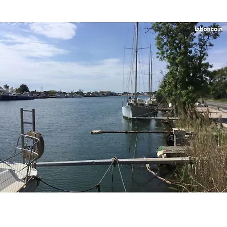 Campsite Mobil 6 Place A 900 Metres De La Agde