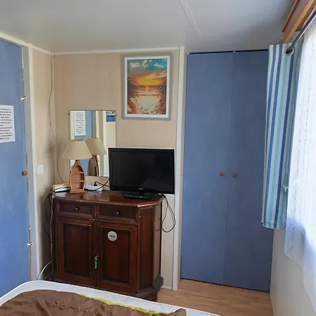 Campsite Mobil 6 Place A 900 Metres De La *