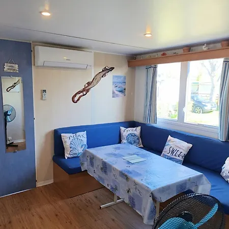 Mobil 6 Place A 900 Metres De La Campsite *