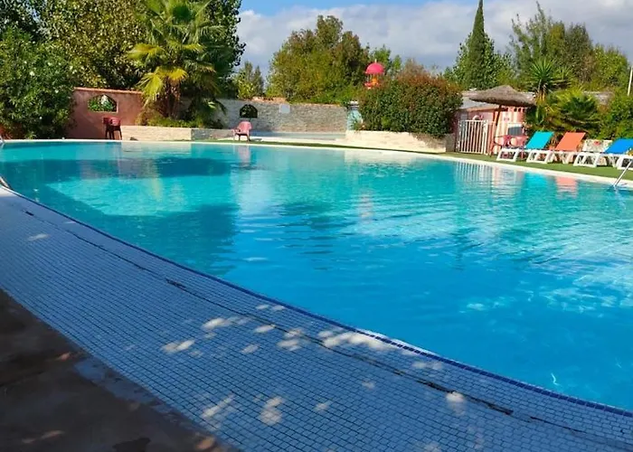 Mobil 6 Place A 900 Metres De La アグド