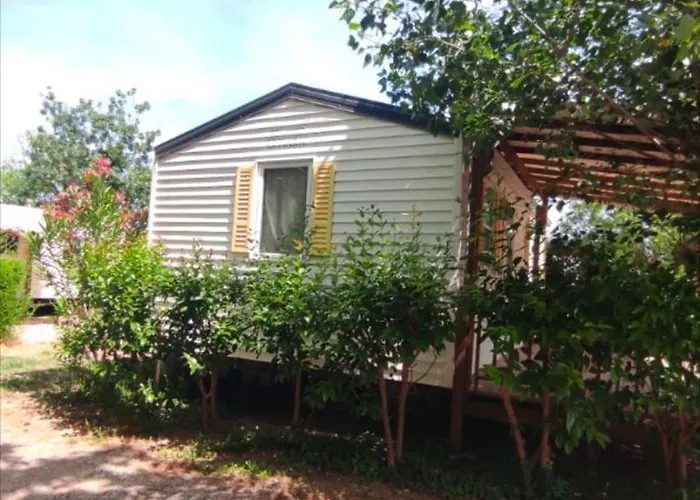 Mobil 6 Place A 900 Metres De La *