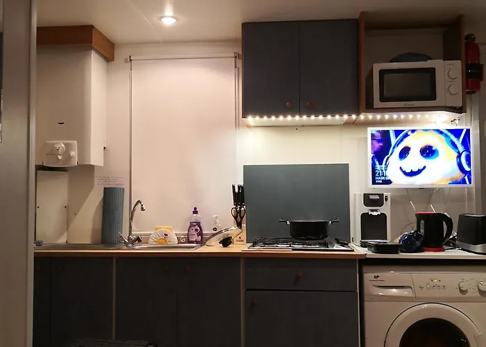 Mobil 6 Place A 900 Metres De La אגדה