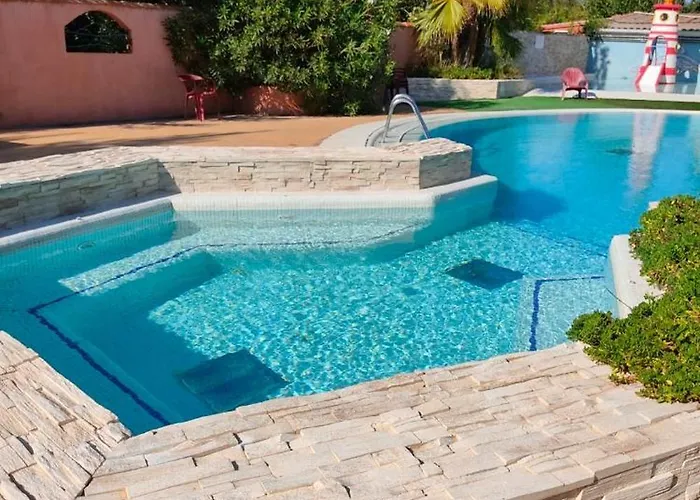 Mobil 6 Place A 900 Metres De La アグド