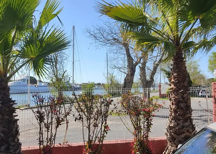 キャンプ場 Mobil 6 Place A 900 Metres De La *